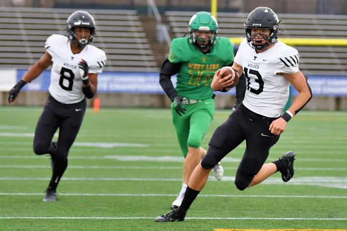 Tualatin.West-Linn.6A-football-semifinal.Leon-Neuschwander.34